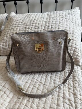 Ivanka Trump NWOT Silver Gray Croc-Embossed Crossbody Bag 11x9